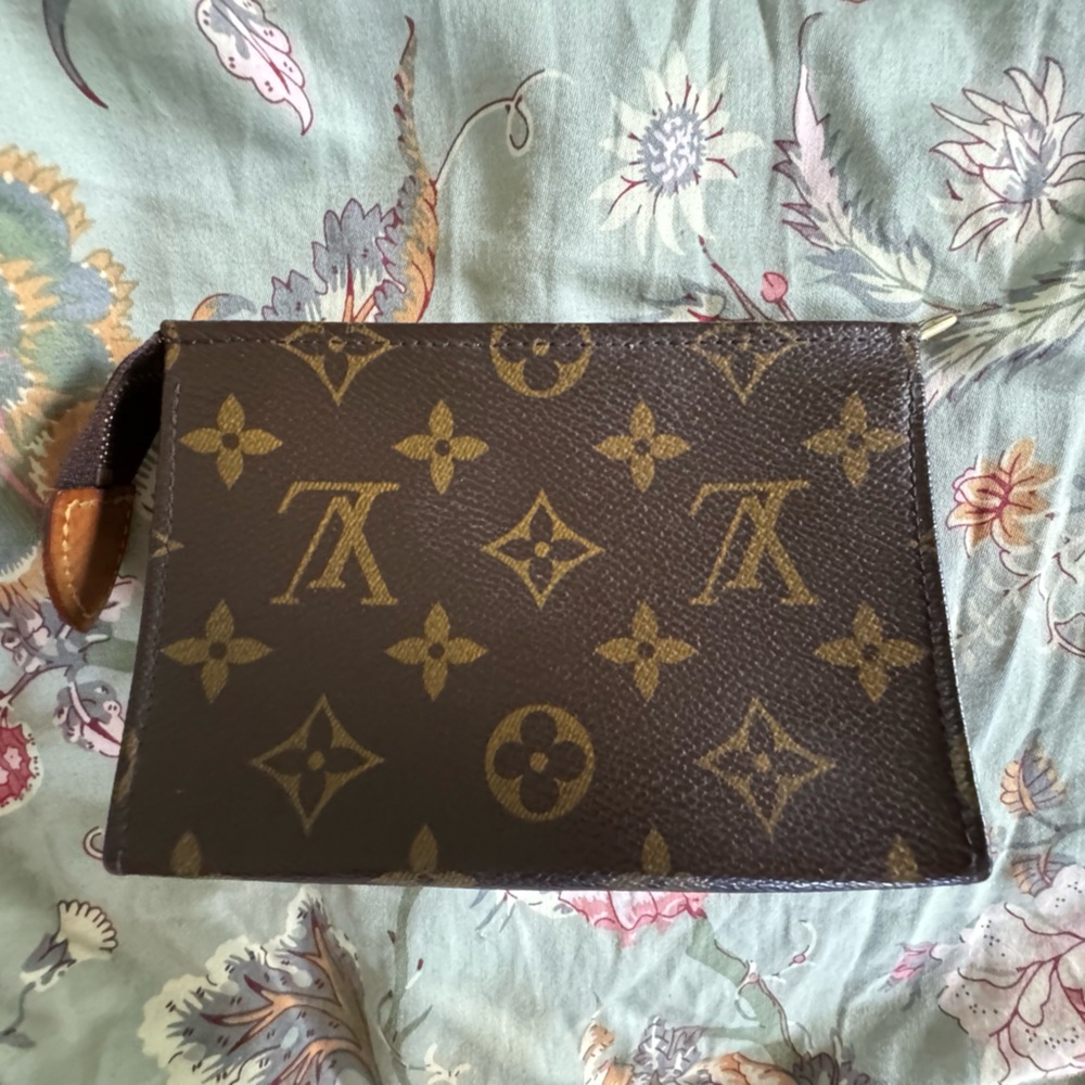 Louis Vuitton small toilet pouch - Picture 2 of 10